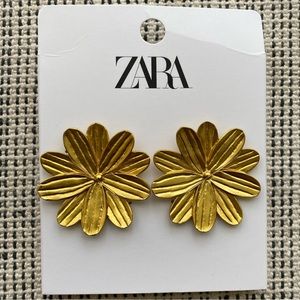 ZARA Gold Daisy Stud Earrings NEW